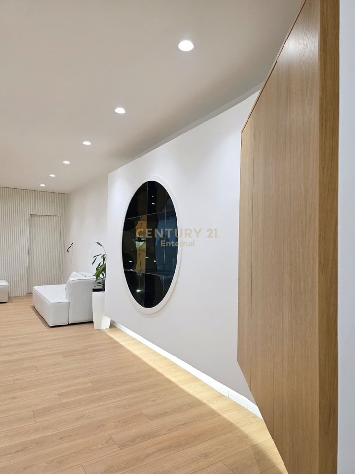 Zyrë Premium 96m² – Ish‑Bllok, Tirana