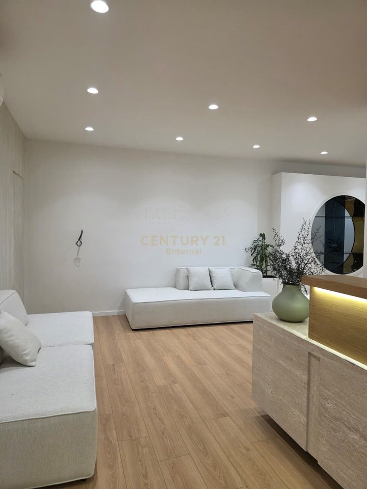 Zyrë Premium 96m² – Ish‑Bllok, Tirana