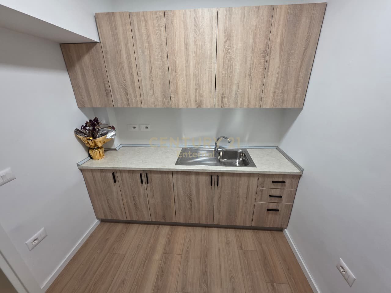 Zyrë Premium 96m² – Ish‑Bllok, Tirana