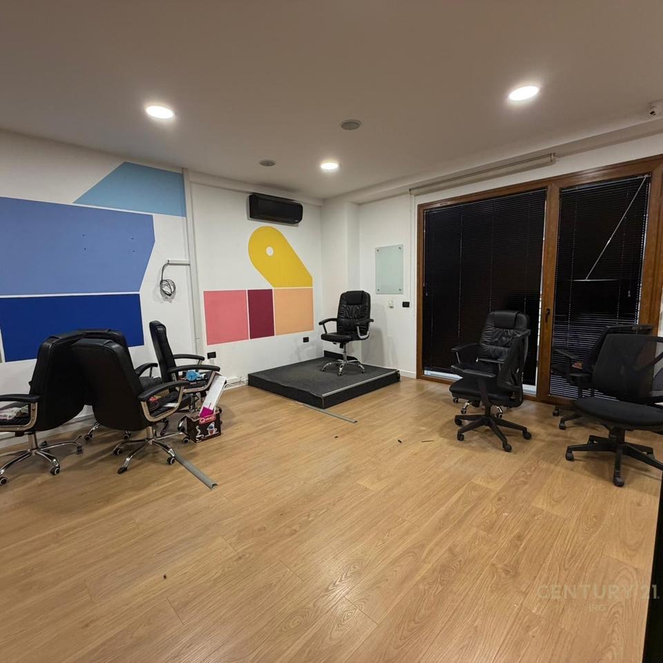 ZYRE ME QERA OPEN SPACE TE HILTON, PRANE DELIJORGJIT!