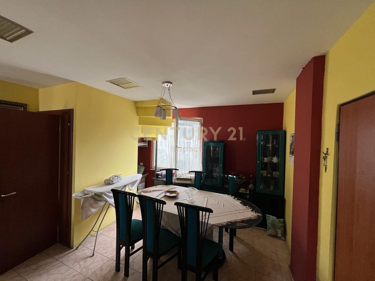 SHITET DUPLEX ME VERANDE TEK KODRA E DIELLIT 1!