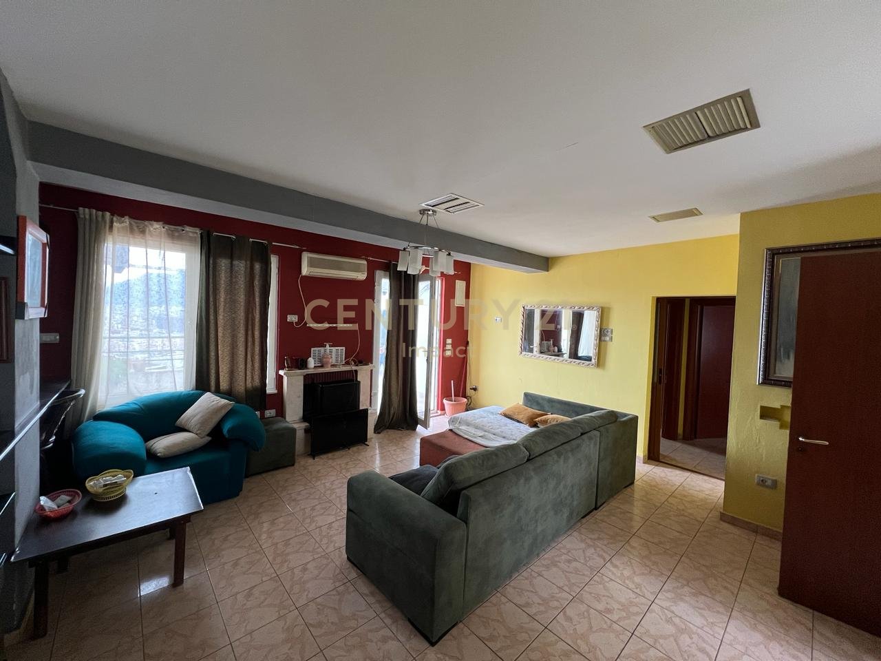 SHITET DUPLEX ME VERANDE TEK KODRA E DIELLIT 1!