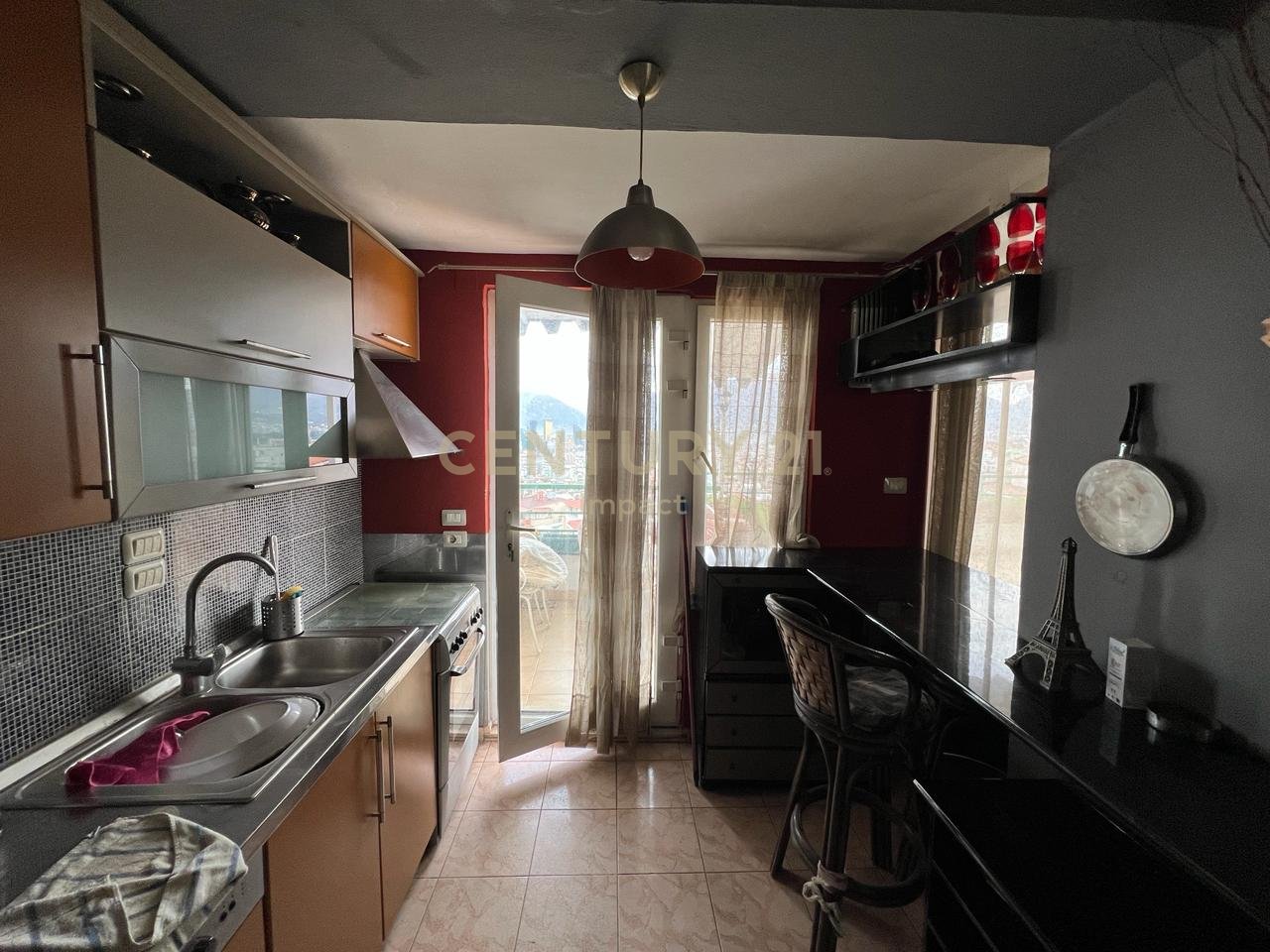 SHITET DUPLEX ME VERANDE TEK KODRA E DIELLIT 1!