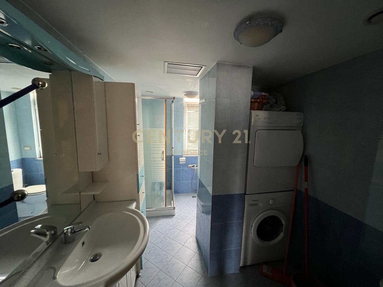 SHITET DUPLEX ME VERANDE TEK KODRA E DIELLIT 1!