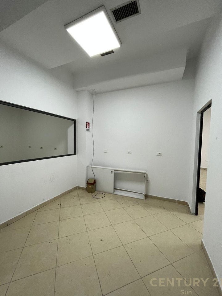 Ambient Komercial  Me Qira