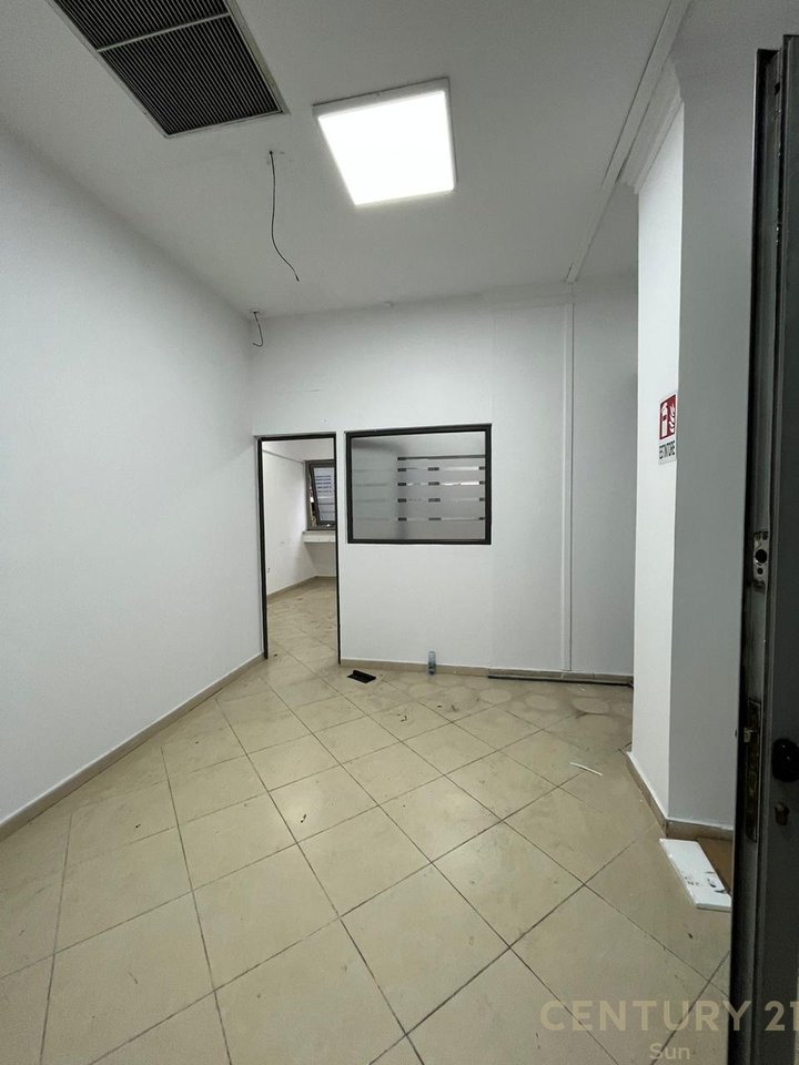 Ambient Komercial  Me Qira