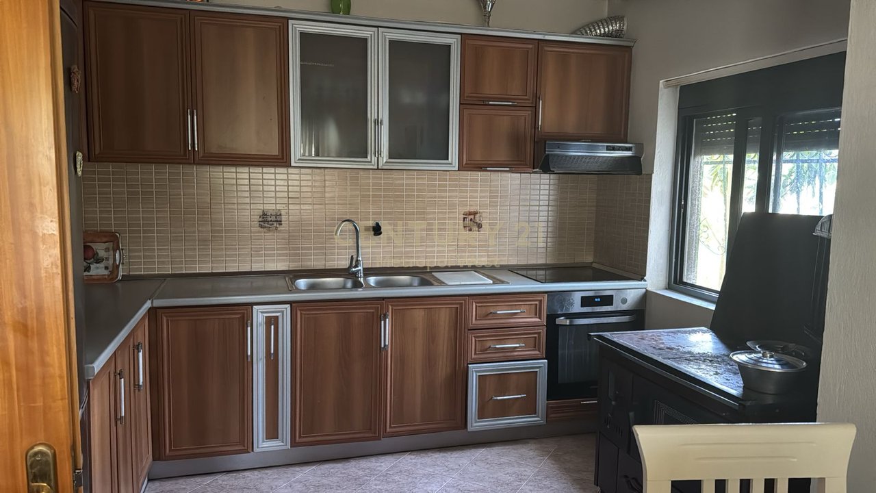 FOR SALE INDIVIDUAL 3-STOREY VILLA + ATTIC NEIGHBORHOOD NO. 13, BEACH, DURRËS