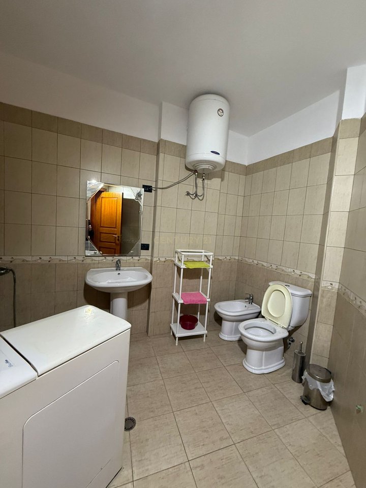APARTAMENT 1+1 ME QIRA AFATGJATE  NE HYRJE TE LUNGOMARES!