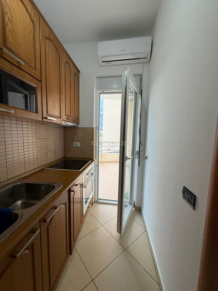 APARTAMENT 1+1 ME QIRA AFATGJATE  NE HYRJE TE LUNGOMARES!
