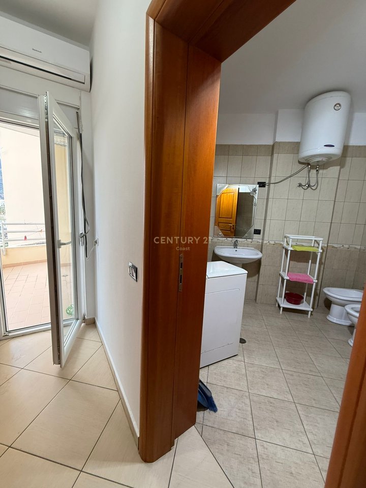 APARTAMENT 1+1 ME QIRA AFATGJATE  NE HYRJE TE LUNGOMARES!