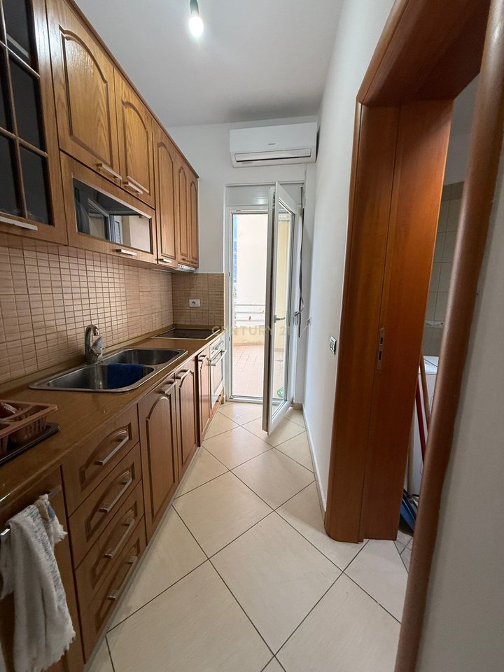 APARTAMENT 1+1 ME QIRA AFATGJATE  NE HYRJE TE LUNGOMARES!