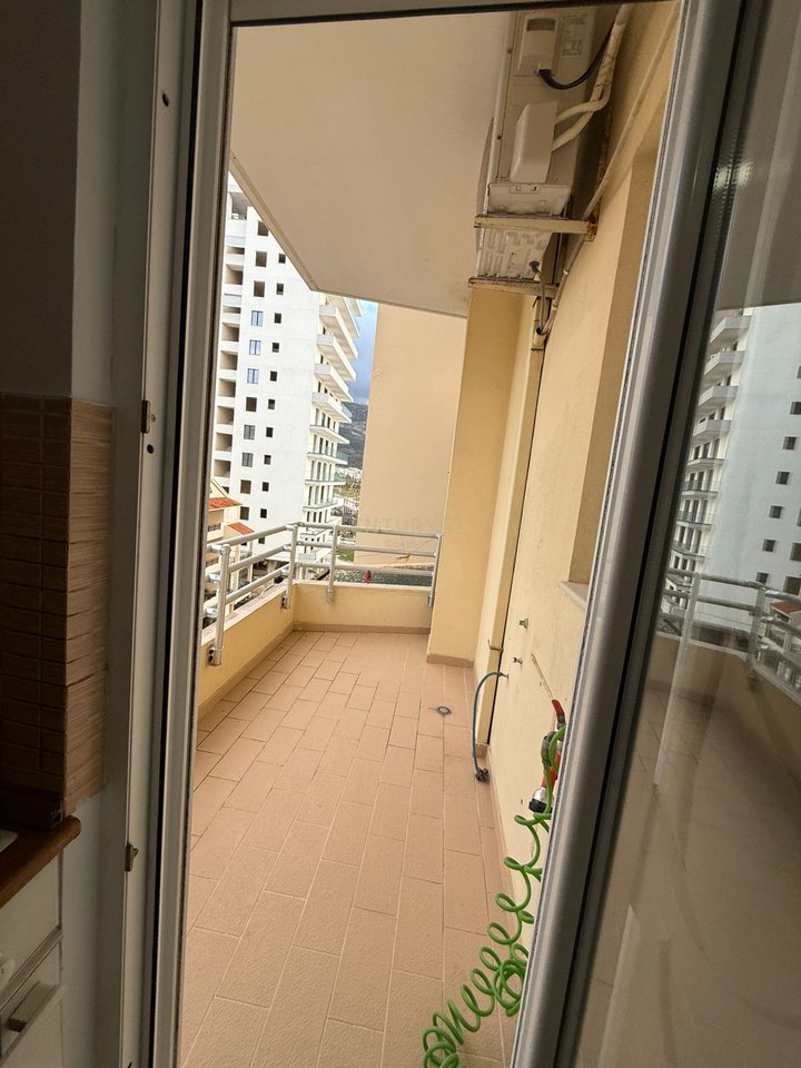 APARTAMENT 1+1 ME QIRA AFATGJATE  NE HYRJE TE LUNGOMARES!