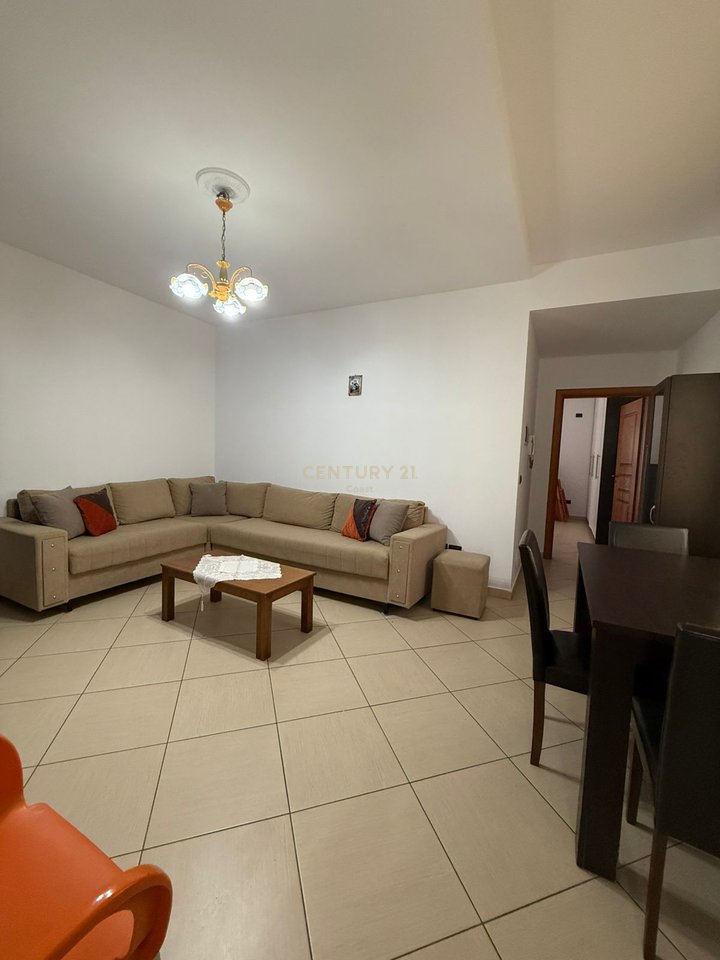 APARTAMENT 1+1 ME QIRA AFATGJATE  NE HYRJE TE LUNGOMARES!