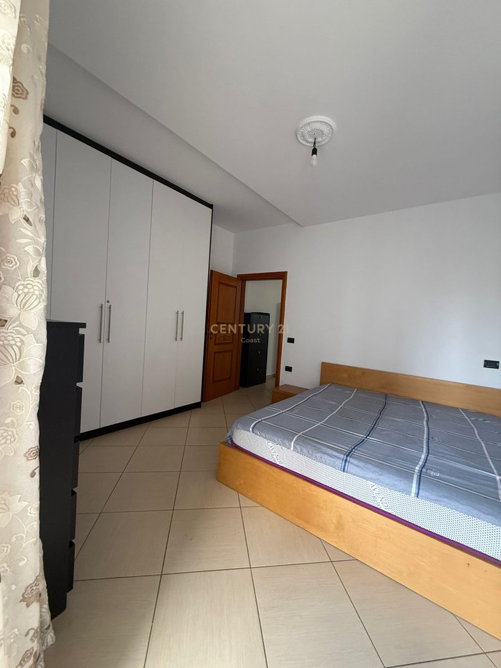 APARTAMENT 1+1 ME QIRA AFATGJATE  NE HYRJE TE LUNGOMARES!