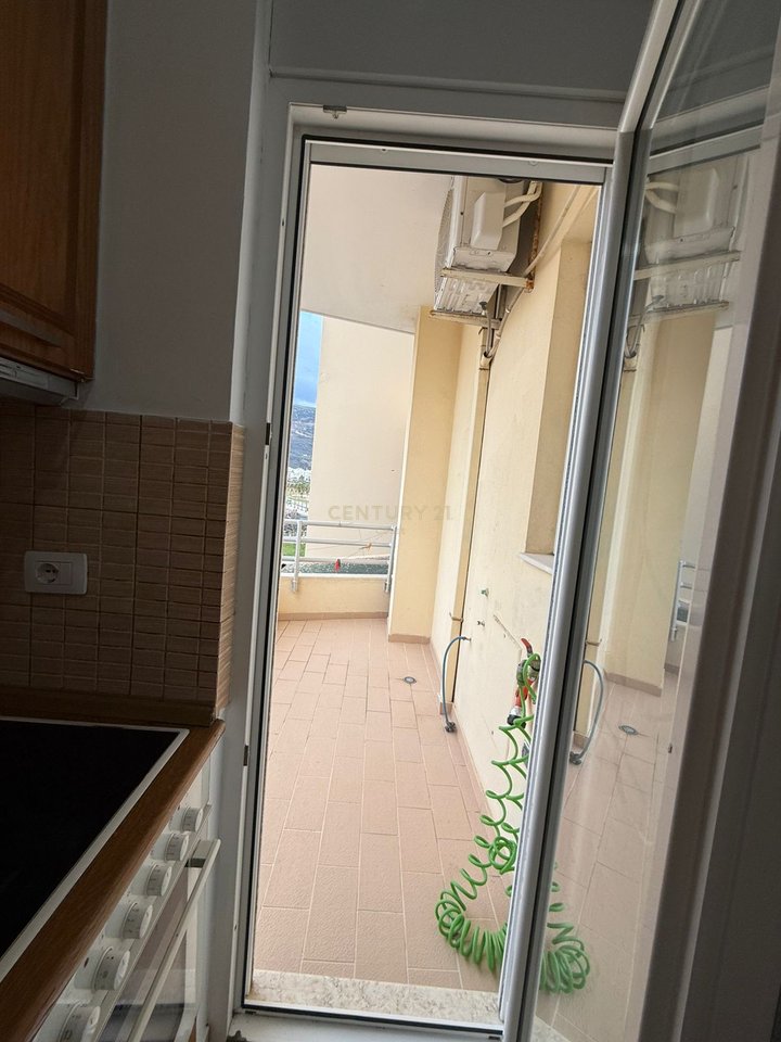 APARTAMENT 1+1 ME QIRA AFATGJATE  NE HYRJE TE LUNGOMARES!