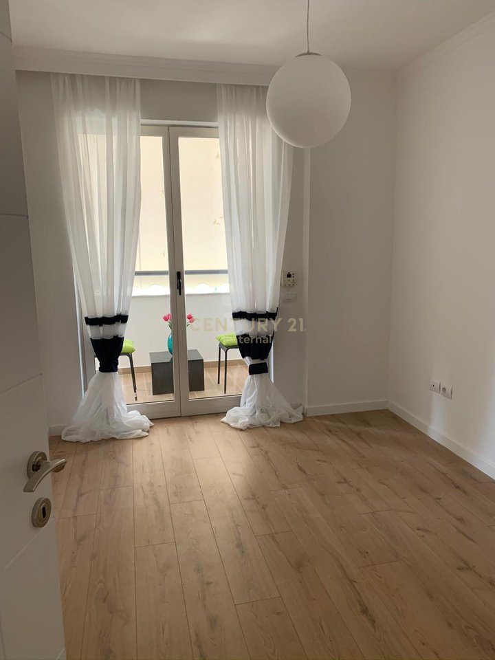 Jepet me Qera Apartament 2+1 tek Rr Kosovareve