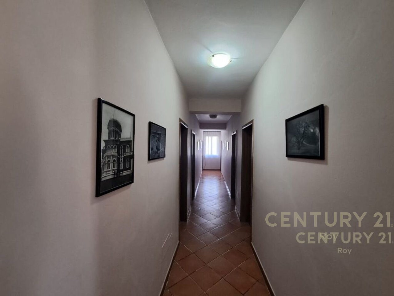 SHITET HOTEL ME 31 DHOMA NE GOLEM!