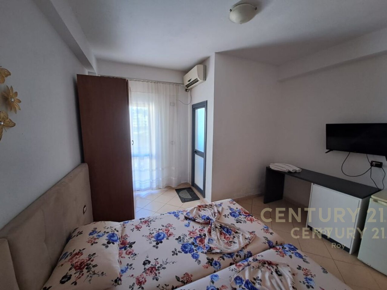 SHITET HOTEL ME 31 DHOMA NE GOLEM!