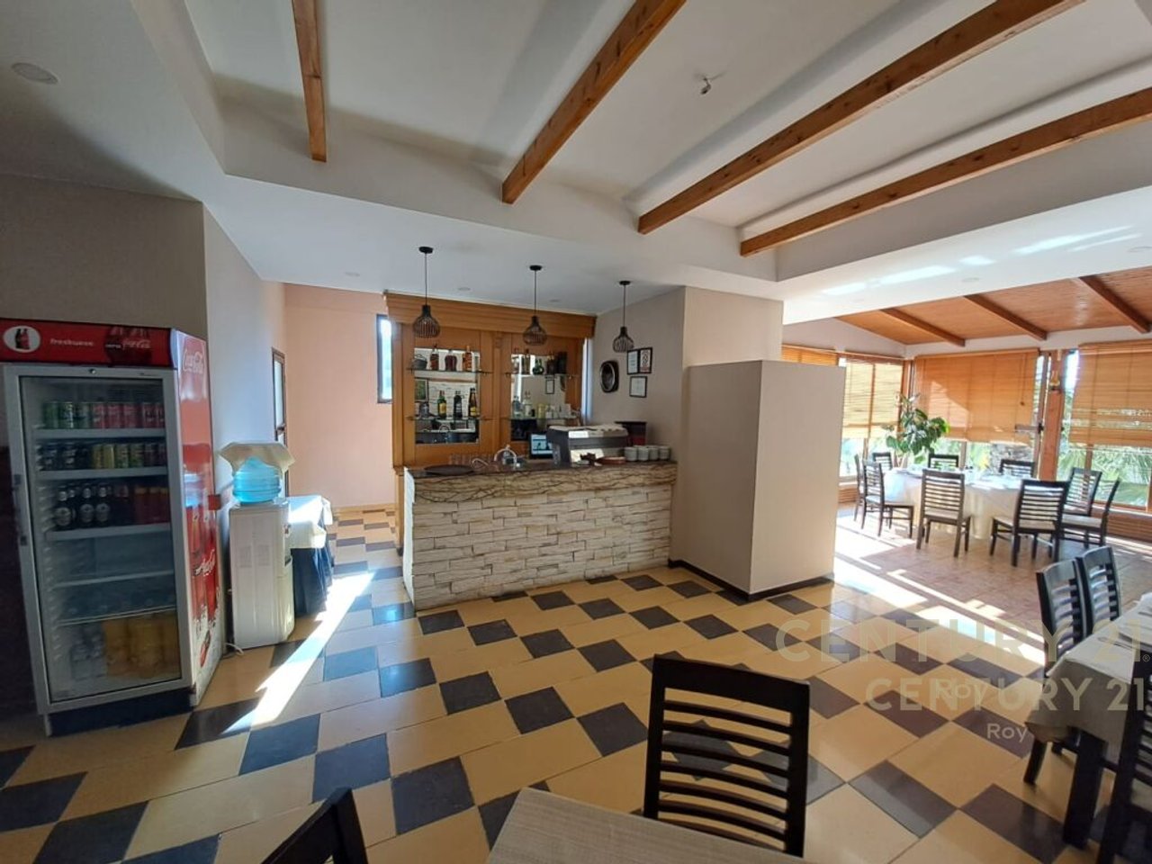 SHITET HOTEL ME 31 DHOMA NE GOLEM!