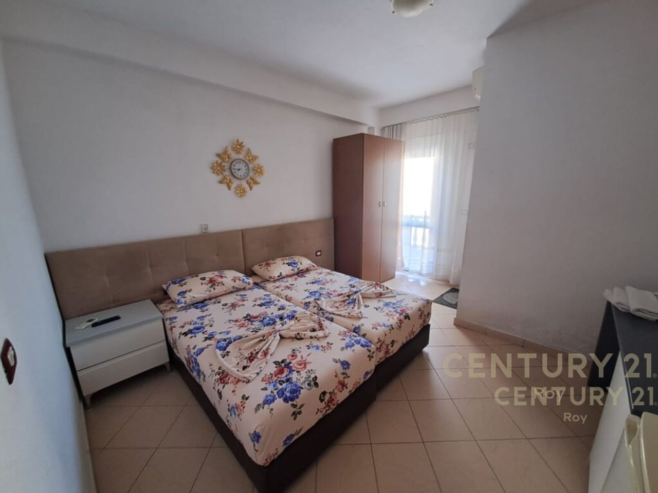 SHITET HOTEL ME 31 DHOMA NE GOLEM!