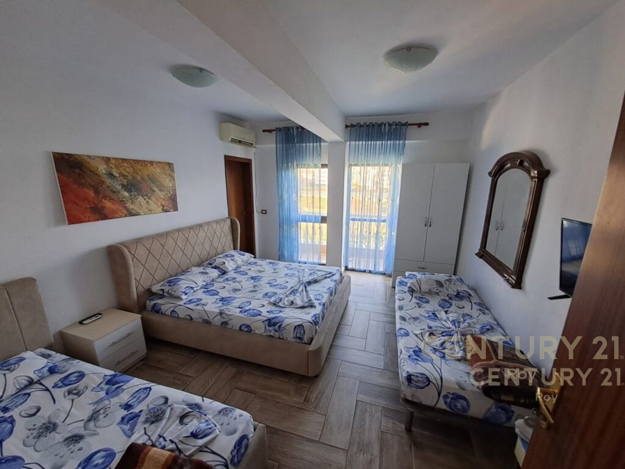 SHITET HOTEL ME 31 DHOMA NE GOLEM!