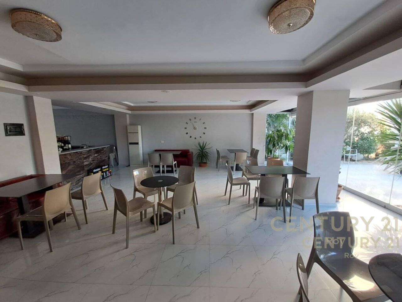 SHITET HOTEL ME 31 DHOMA NE GOLEM!