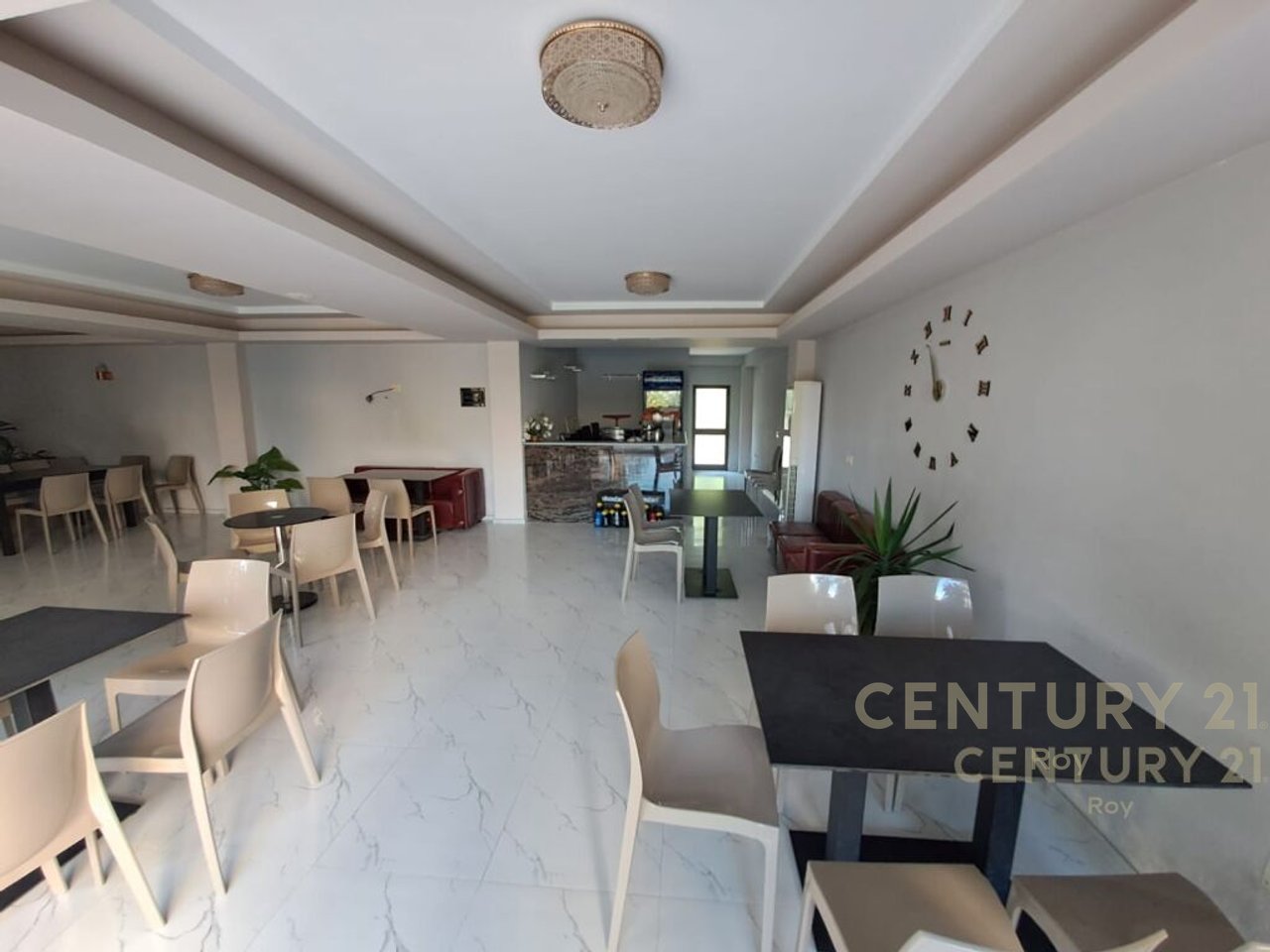 SHITET HOTEL ME 31 DHOMA NE GOLEM!