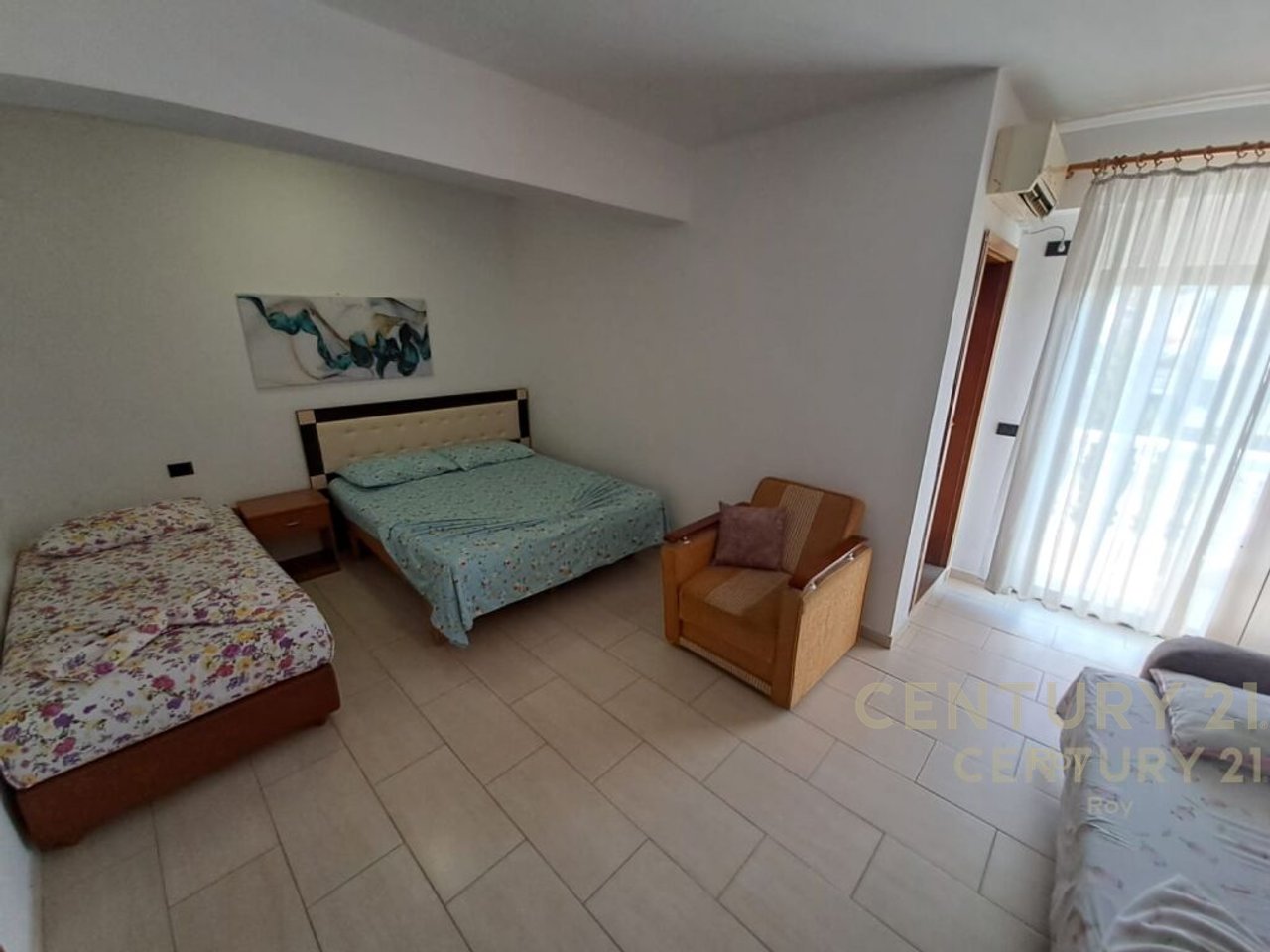 SHITET HOTEL ME 31 DHOMA NE GOLEM!