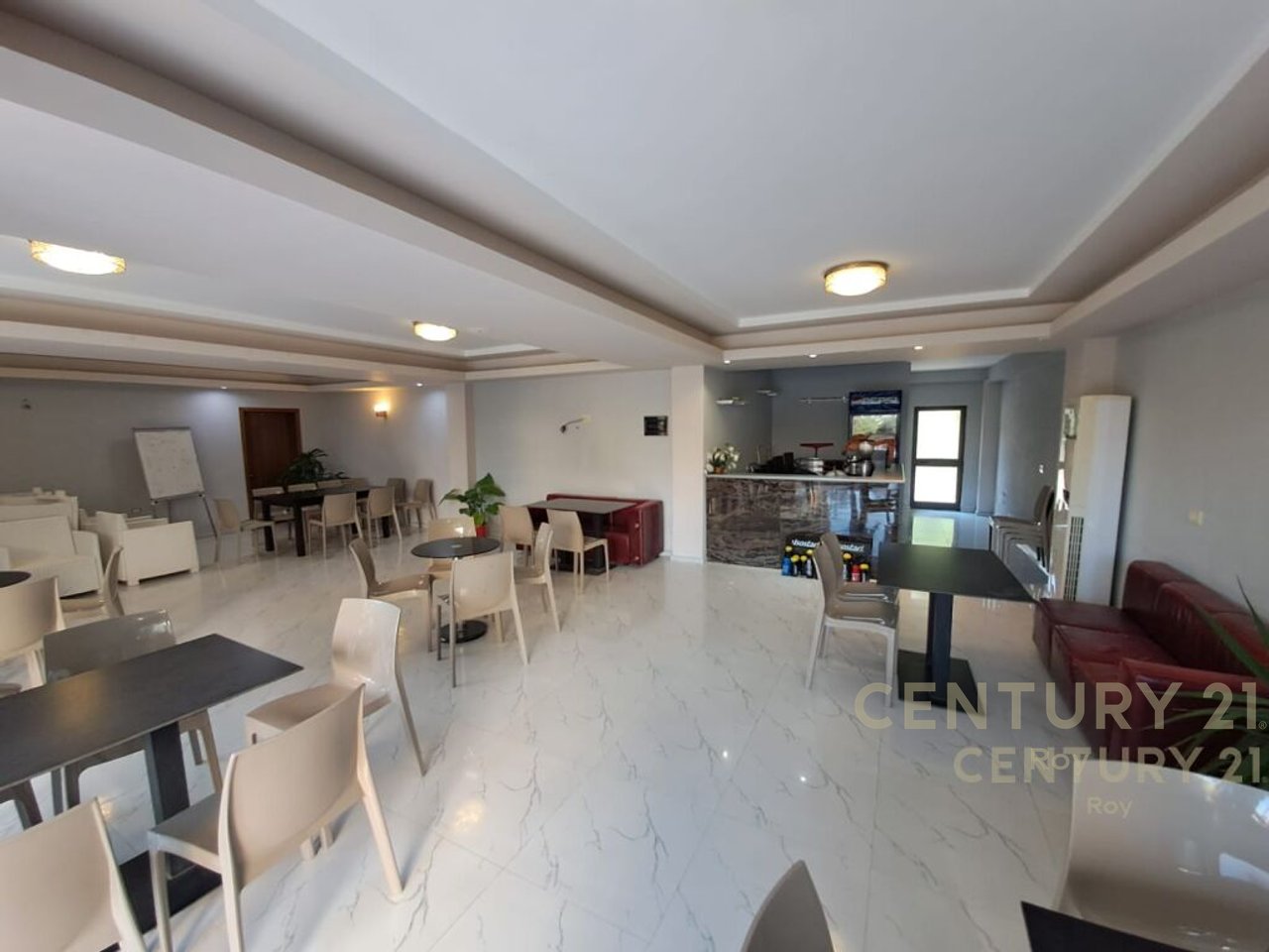 SHITET HOTEL ME 31 DHOMA NE GOLEM!