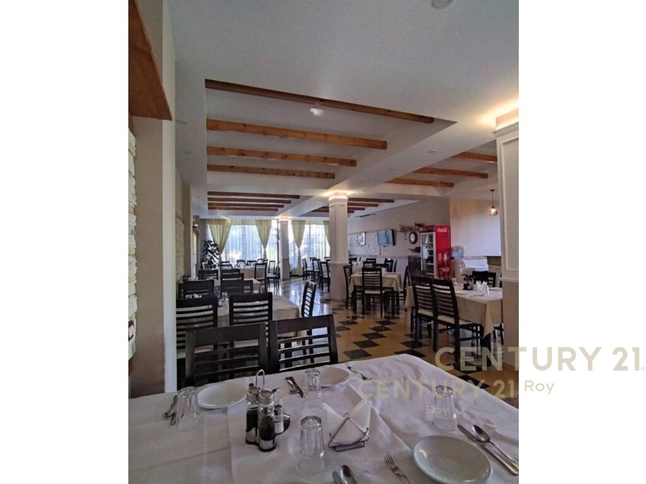 SHITET HOTEL ME 31 DHOMA NE GOLEM!