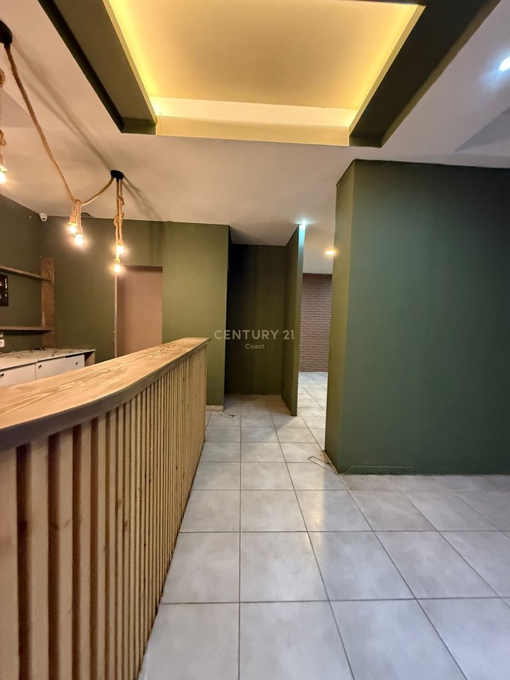 JEPET ME QIRA NJESI KOMERCIALE 100 M²,PRANE "PREFEKTURES" VLORE!!!