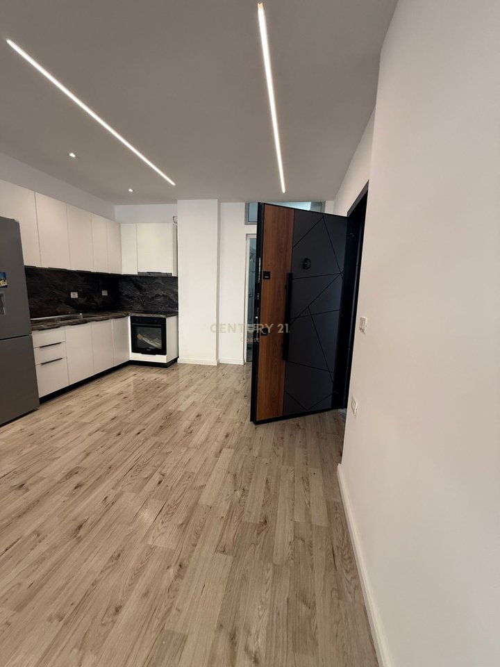 APPARTAMENTO 1+1 IN VENDITA A VLORE - VICINO ALLA CASERMA DEI POMPIERI!!