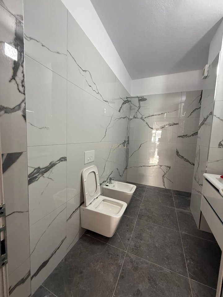 APPARTAMENTO 1+1 IN VENDITA A VLORE - VICINO ALLA CASERMA DEI POMPIERI!!