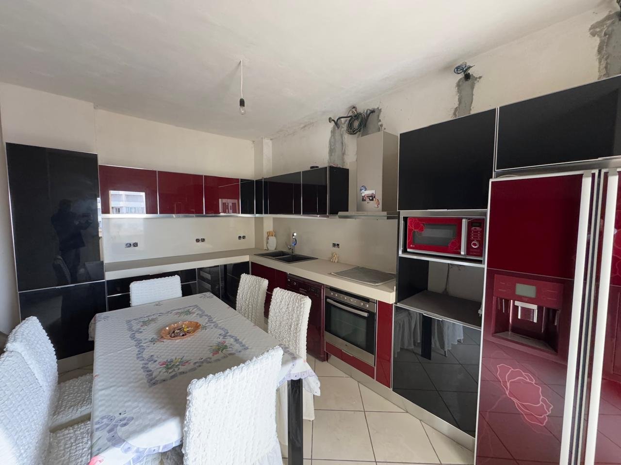 SHITET APARTAMENT 2+1 NE RRUGEN TRANSBALLKANIKE!