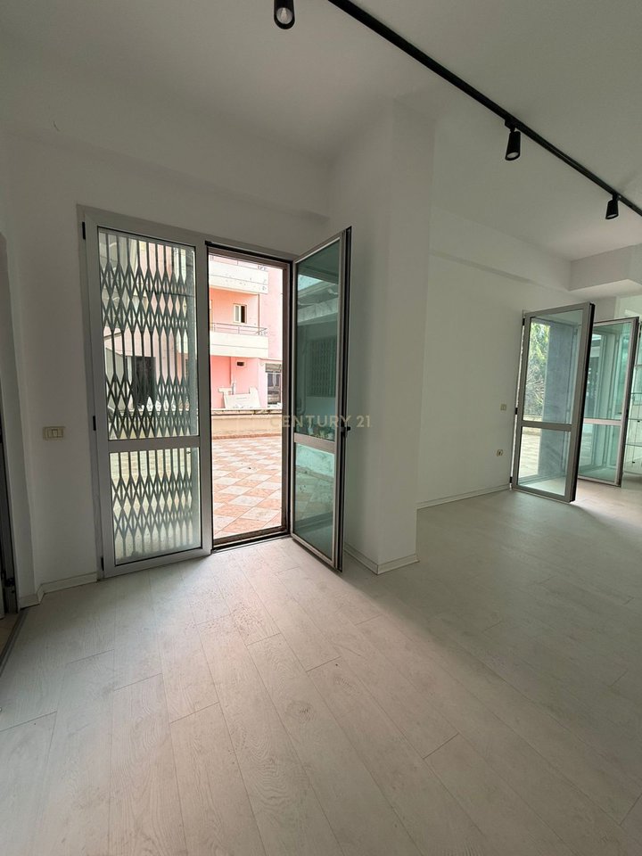 SHITET NJËSI KOMERCIALE – KATI I PARË, TRANSBALLKANIKE !!