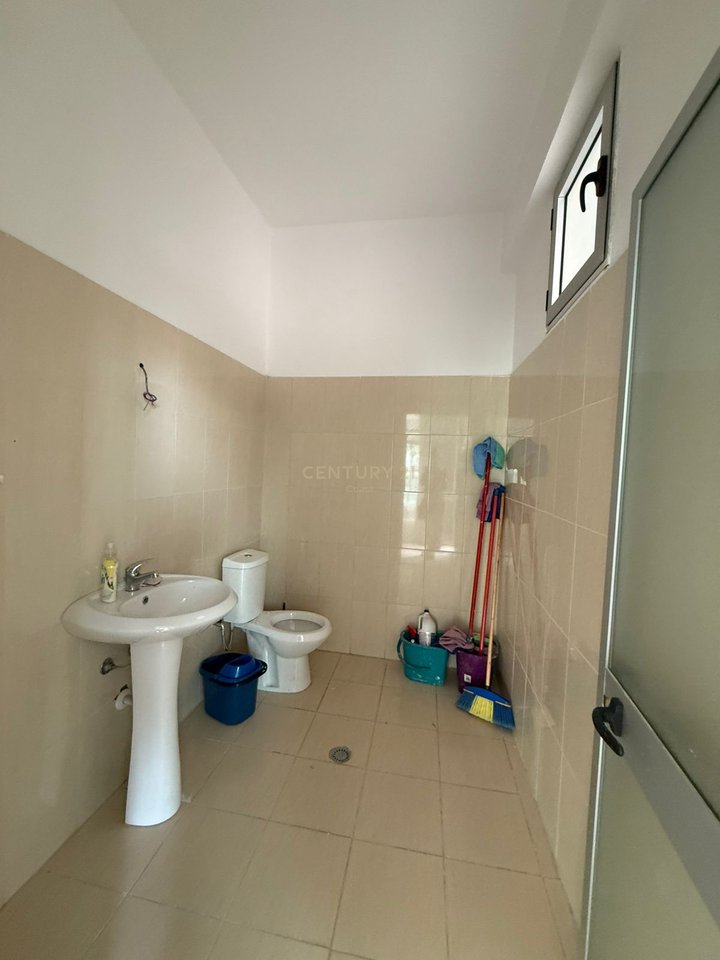 SHITET NJËSI KOMERCIALE – KATI I PARË, TRANSBALLKANIKE !!