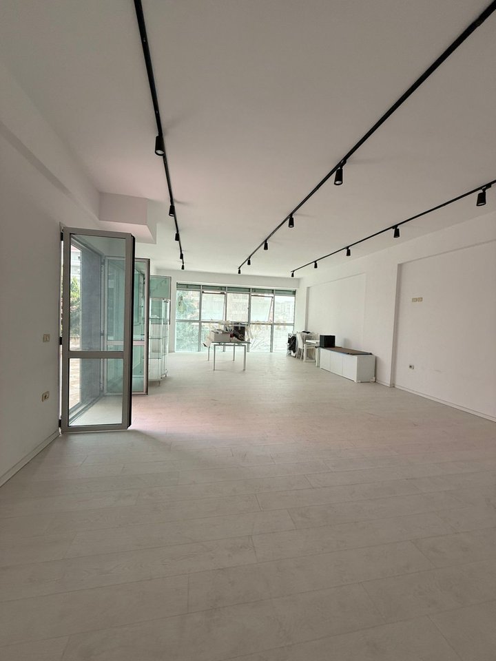 SHITET NJËSI KOMERCIALE – KATI I PARË, TRANSBALLKANIKE !!