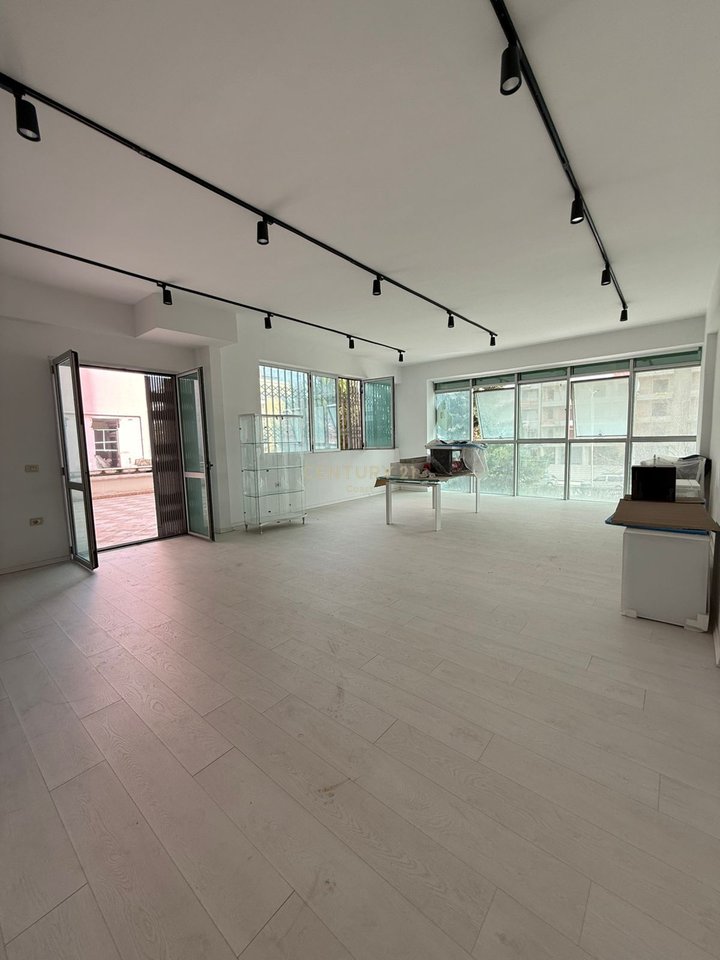 SHITET NJËSI KOMERCIALE – KATI I PARË, TRANSBALLKANIKE !!