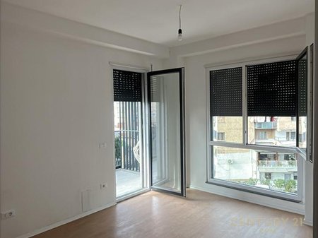 Hapësirë multifunksionale Me Qira në Laprakë