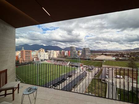 Offriamo un appartamento 2+1+2 con posto auto, presso Altana Luxury Residence con vista sul Complesso Dinamo!