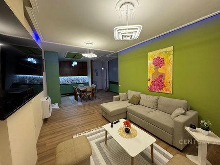 JEPET ME QIRA APARTAMENT  TEK LIQENI THATE!