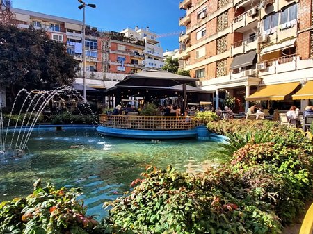 Spazio commerciale in affitto nel centro, vicino a Piazza