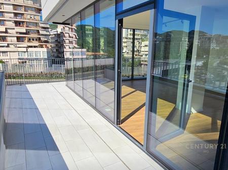 Apartament 2+1+2 post parkimi per qera tek Lake View