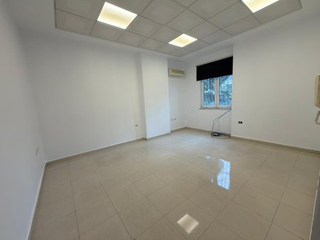 INGROSSO, VENDITA APPARTAMENTO 2+1 PER RESIDENZA O UFFICIO!