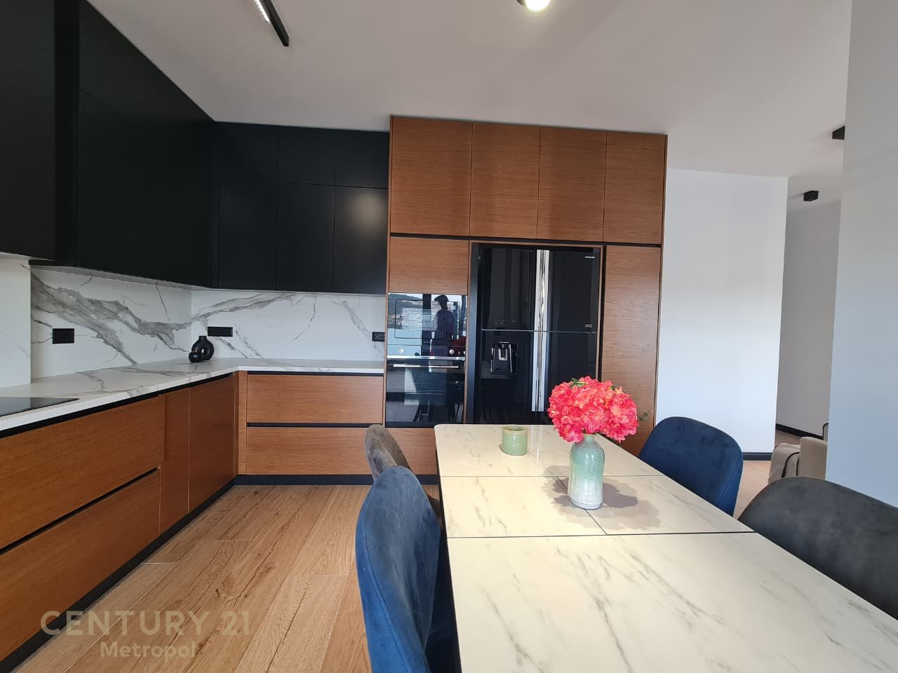 Apartment 3+1+2 parking spaces for Rent with Veranda, near TEG Shopping Center offered!