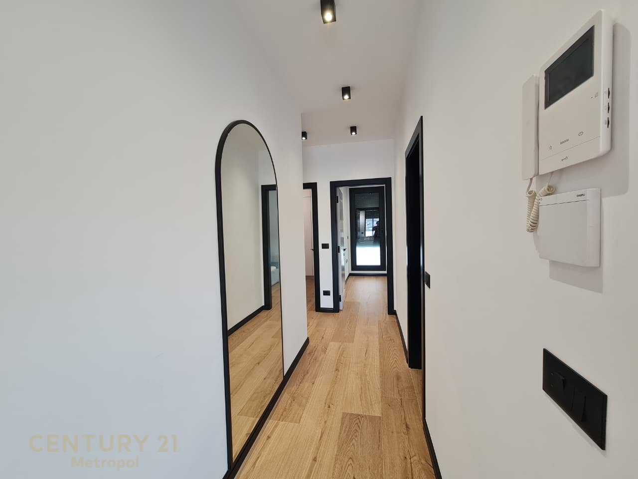 Apartment 3+1+2 parking spaces for Rent with Veranda, near TEG Shopping Center offered!