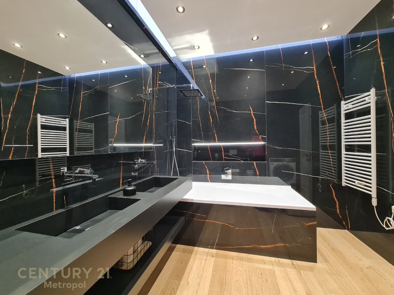 Apartment 3+1+2 parking spaces for Rent with Veranda, near TEG Shopping Center offered!