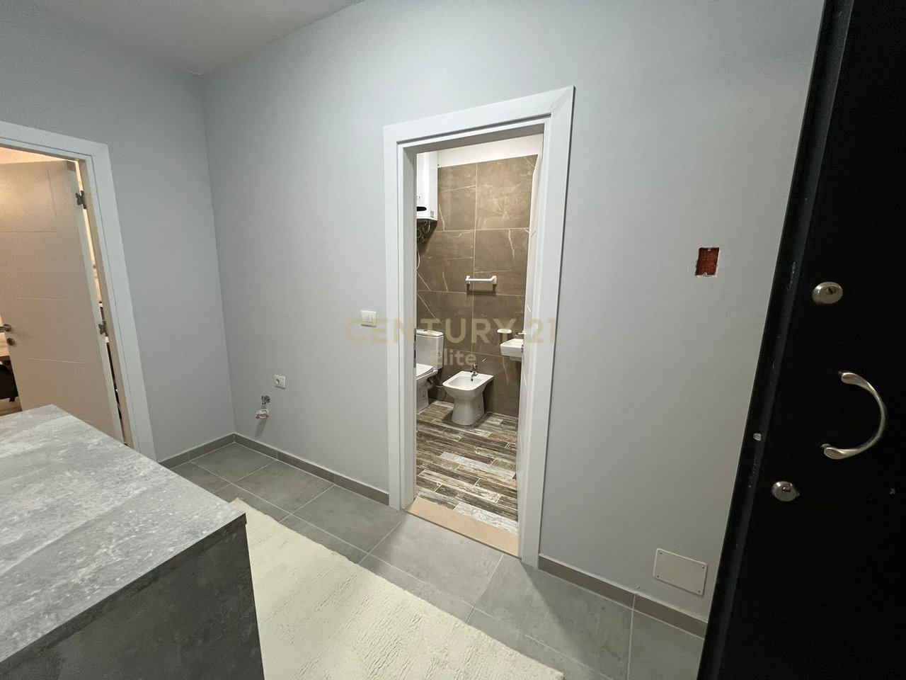 jepet me qira apartament 1+1 prane liqenit te thate.