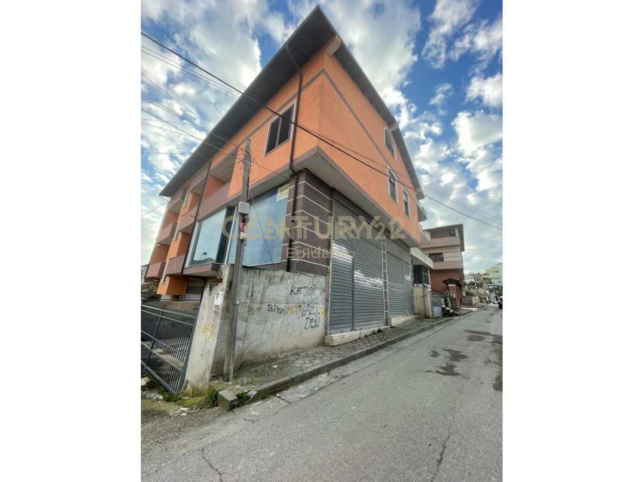 Villa for Sale on Aleksander Goga Street, Durrës - €160,000 | 411 m²