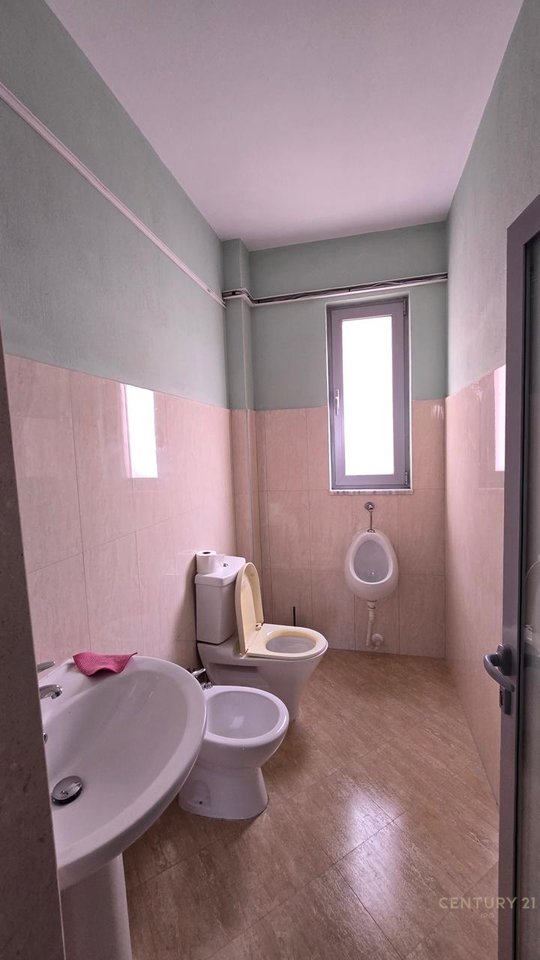 JEPET ME QIRA GODINE TRE KATESHE NE PASKUQAN.